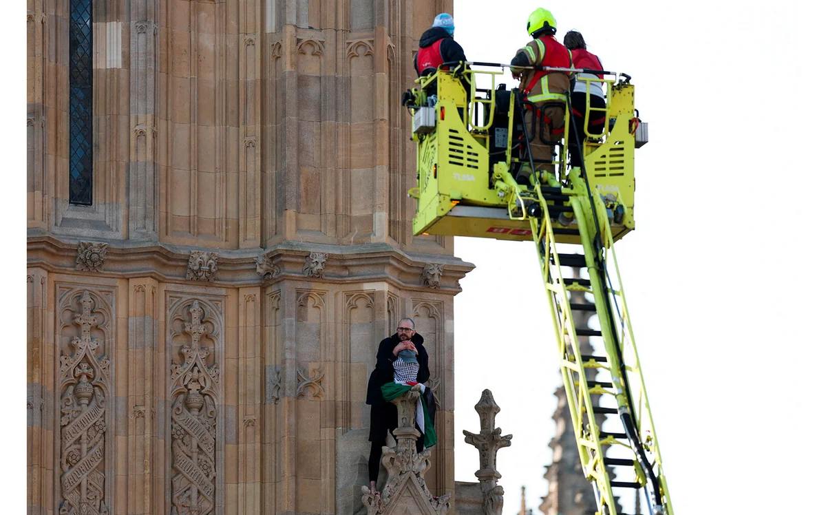 Polis Londonda Big Ben qülləsinə çıxan fəalı həbs edib