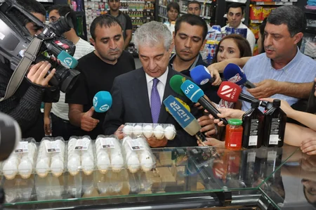 Əli Əhmədov və İnam Kərimov Yaşıl bazara gedib: İki manata kartof olmaz