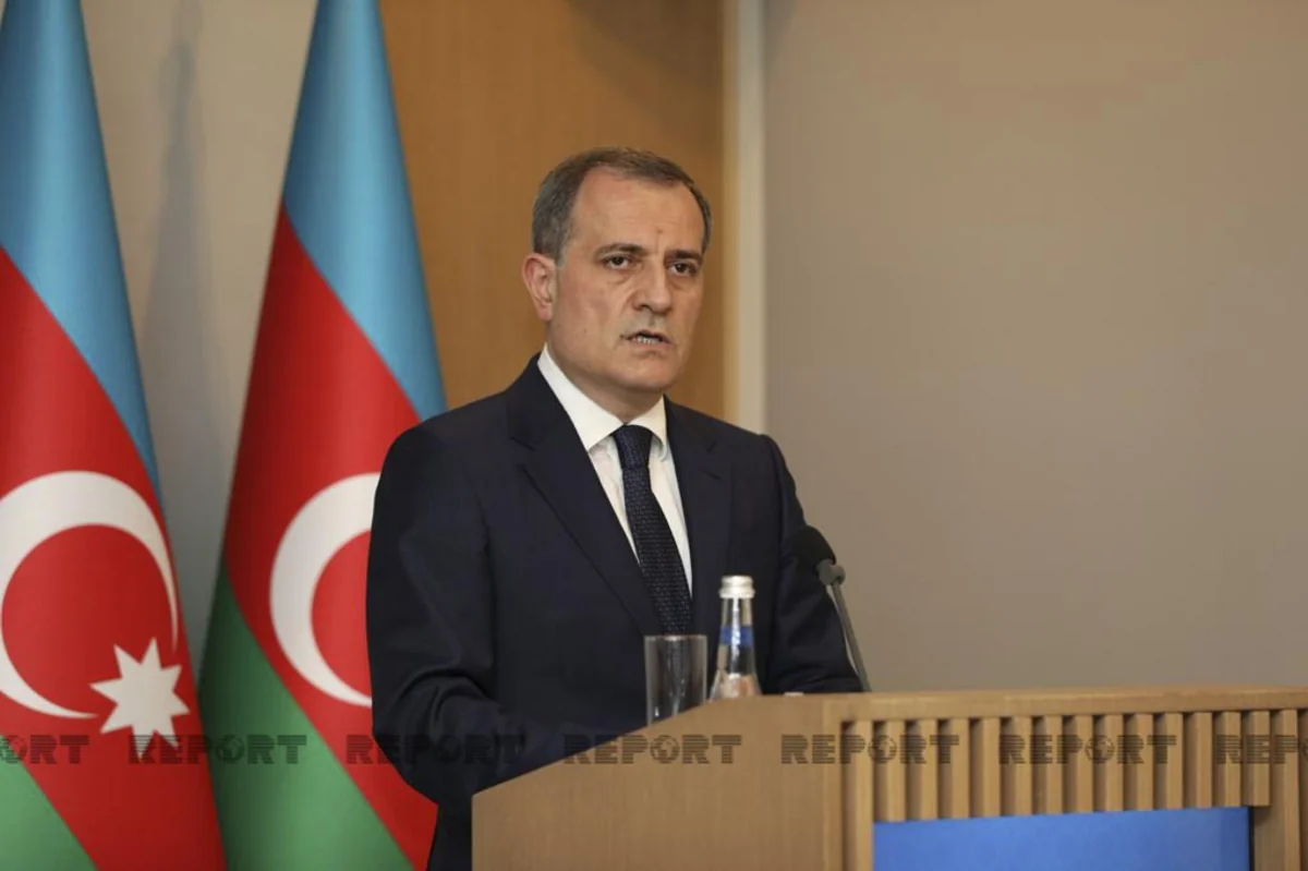 Azerbaijani FM visiting France