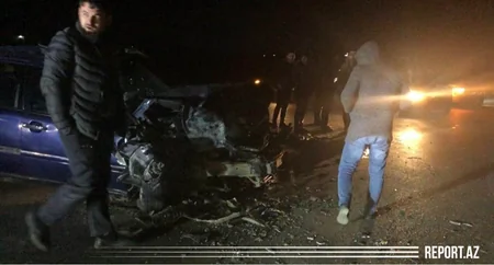 Abşeronda “Mercedes” yük maşınına çırpıldı, xəsarət alan var