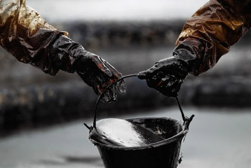 Azeri Light oil price nears $ 45