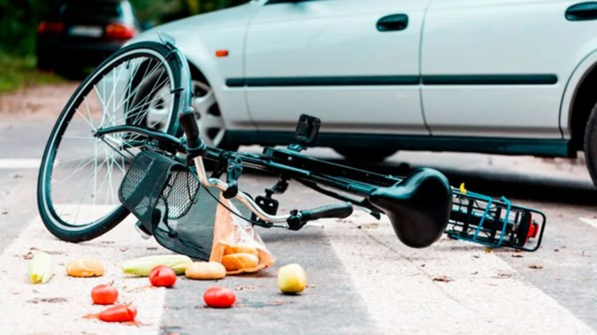 Yevlaxda motorlu velosiped aşıb, sürücüsü xəsarət alıb