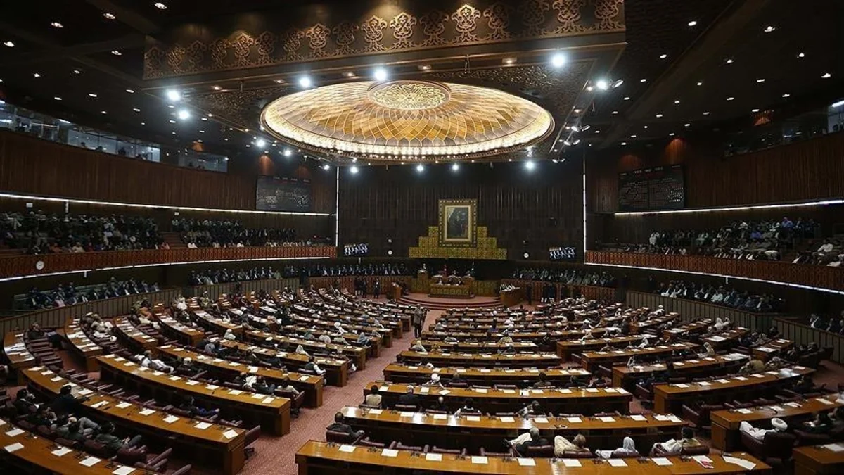 Pakistan Prezidenti Milli Assambleyanın buraxılmasını təsdiqləyib