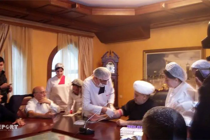 Şeyxülislam Allahşükür Paşazadə, Mübariz Qurbanlı və Kamal Abdulla qan verib - FOTO