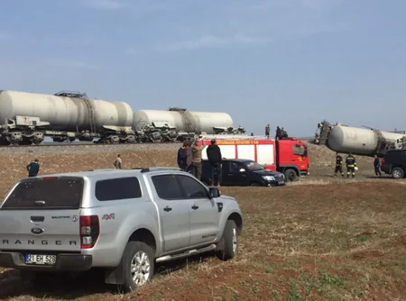 Türkiyədə dəmir yolunda terror aktı törədilib, 10 vaqon relsdən çıxıb - YENİLƏNİB
