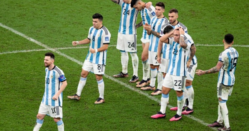 Argentina Kolumbiya ilə matçda azlıqda məğlubiyyətdən xilas olub