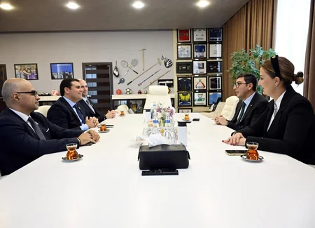 Fərid Qayıbov İslam Həmrəyliyi İdman Assosiasiyasının baş katibini qəbul edib
