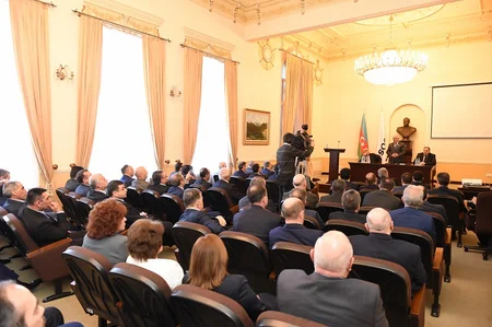SOCAR-da yüksək dövlət təltiflərinə layiq görülmüş neftçilərə orden və medallar təqdim olunub - VİDEO