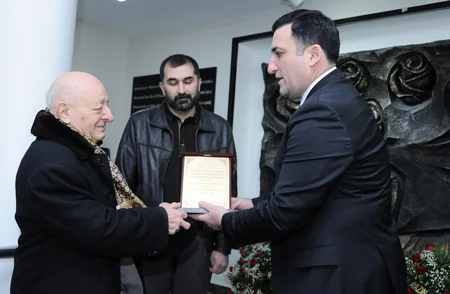 ADNSU-da 30 aprel terror qurbanlarının xatirəsinə həsr olunan barelyefin açılışı olub