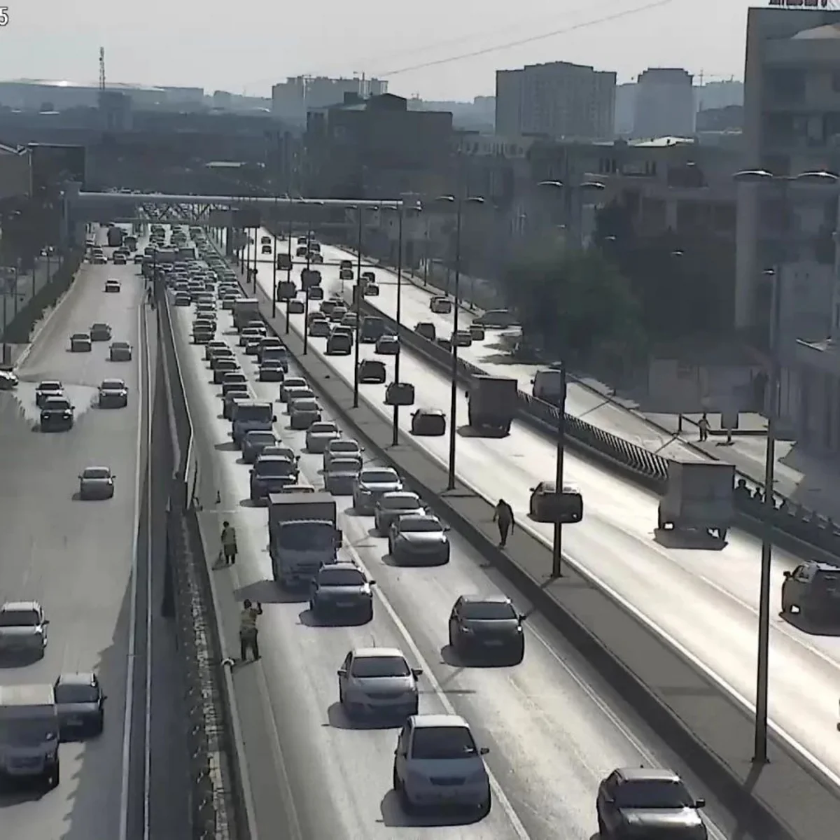 Bakının bir sıra yollarında tıxac yaranıb