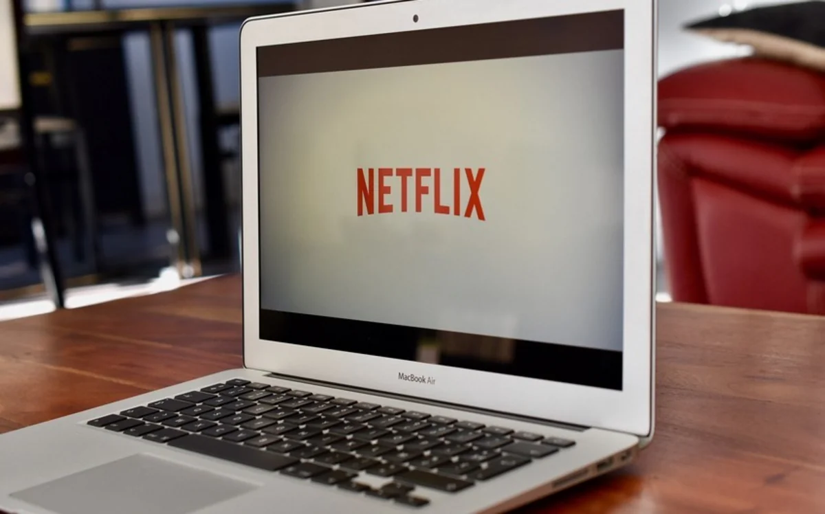 Netflix eyni hesabdan istifadə edənləri əngəlləyəcək