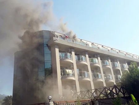 Antalyada hoteldə yanğın olub, 14 nəfər xəstəxanaya yerləşdirilib