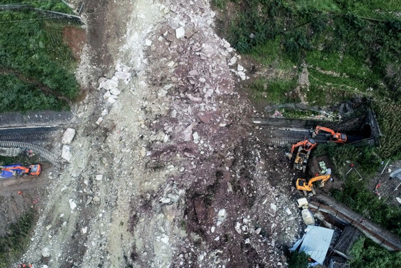 Çində azı 17 nəfər torpaq sürüşməsi zamanı itkin düşüb