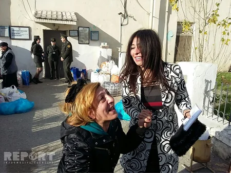Övladını satmaqda təqsirləndirilən ana azadlığa çıxdı: Ona geri dönəcəyimi demişdim... - FOTO