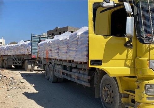 İsrail: Qəzzaya humanitar yardım daşıyan ilk beş yük maşını buraxılıb