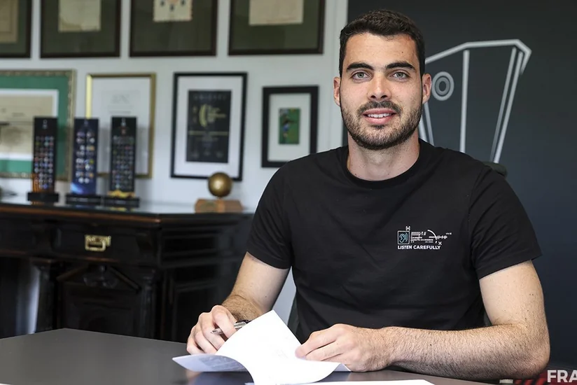 Qarabağın rəqibi qapıçısı ilə müqaviləni uzadıb