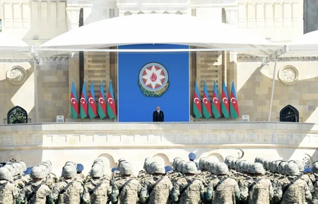 Azadlıq meydanında hərbi parad keçirilib - YENİLƏNİB-2