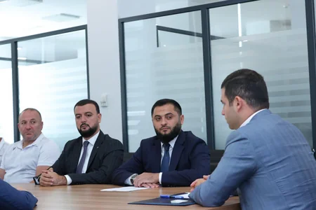 AMF-in prezidenti dünya çempionatında iştirak edəcək U-23 millisinin üzvləri ilə görüşüb