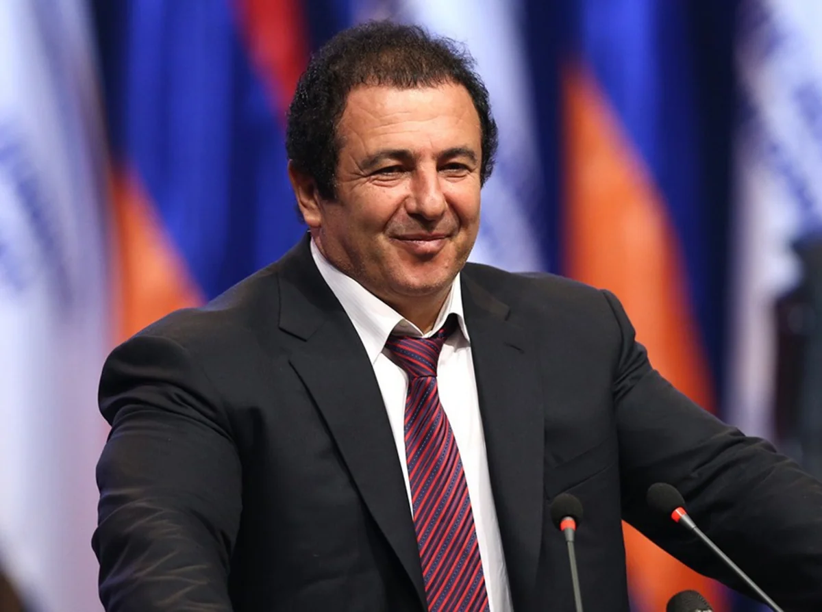 Milyarder deputat Ermənistan hökumətini sərt tənqid etdi