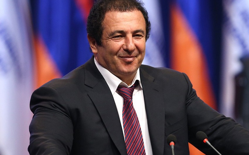 Milyarder deputat Ermənistan hökumətini sərt tənqid etdi