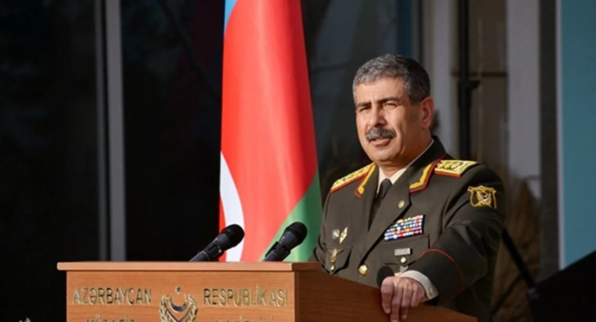 Azərbaycanın müdafiə naziri Rusiyaya gedib