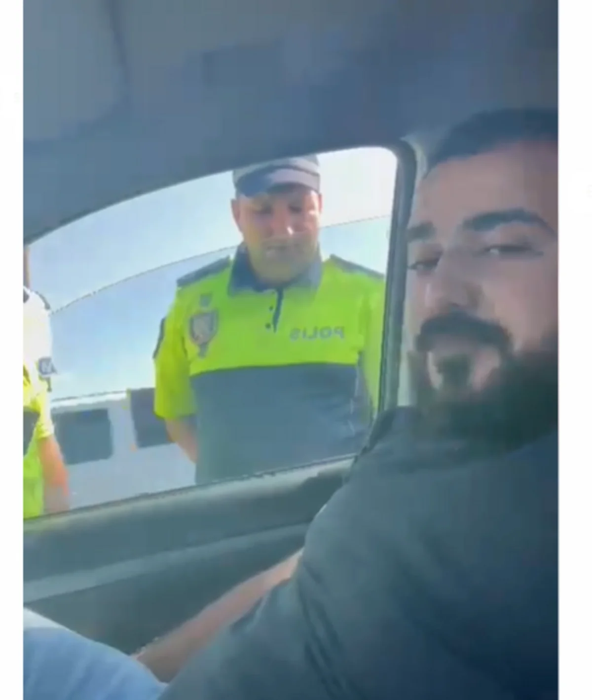 DYP: Yol polisi ilə mübahisə edən sürücü cəzalandırılıb