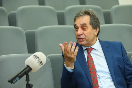 Siyavuş Kərimi: Məktəbli övladlarım da Prezident İlham Əliyevin çıxışlarını böyük həvəslə izləyirlər - MÜSAHİBƏ