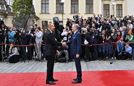 Praqada “Avropa siyasi birliyi” Zirvə Toplantısının plenar iclası keçirilib, İlham Əliyev iclasda iştirak edib - YENİLƏNİB