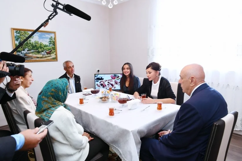 Mehriban Əliyeva: Heydər Əliyev Fondunun dəstəyi ilə 3 rayonda 87 fərdi ev sakinlər üçün tikilir - YENİLƏNİB