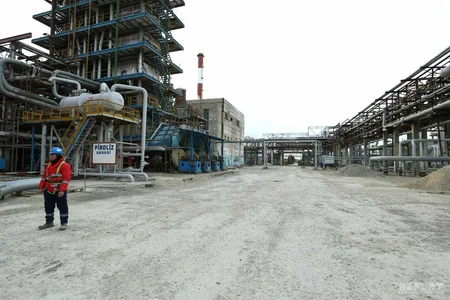 Названа дата завершения строительства новой установки на заводе SOCAR