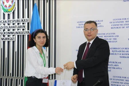 İqtisadi İslahatların Təhlili və Kommunikasiya Mərkəzində təcrübəçilərlə görüş keçirilib