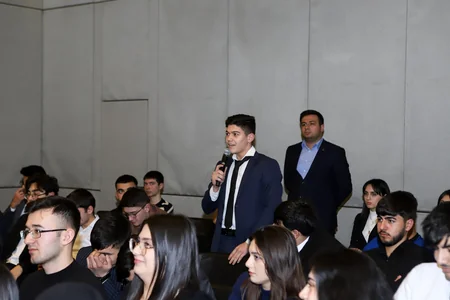 On səkkiz yaşı seçki günü tamam olacaq tələbələrlə görüş keçirilib