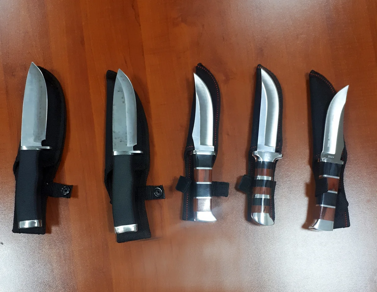 Bakıda Rusiya vətəndaşının çantasından 5 ov bıçağı aşkarlanıb