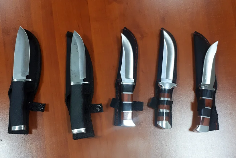 Bakıda Rusiya vətəndaşının çantasından 5 ov bıçağı aşkarlanıb