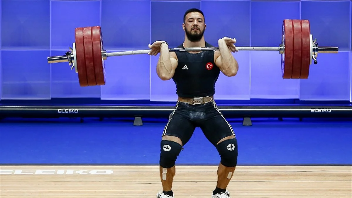 Türkiyə ağırlıqqaldıranı Avropa rekordu qırdı - VİDEO