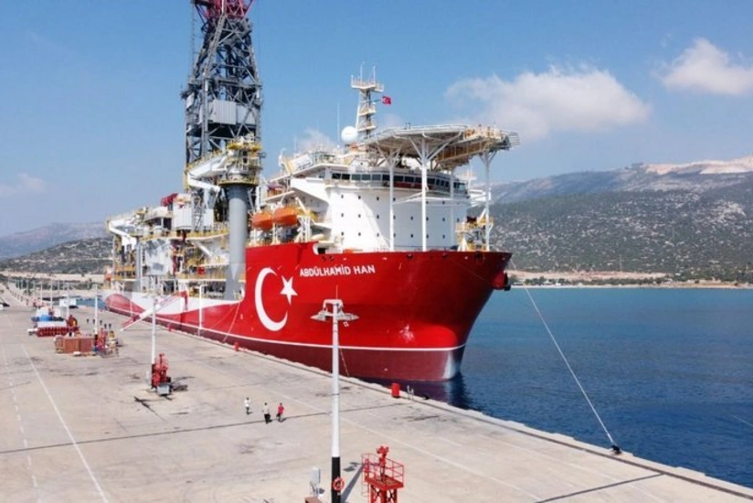 Турецкое судно Абдульхамид Хан ведет бурение в Средиземноморье