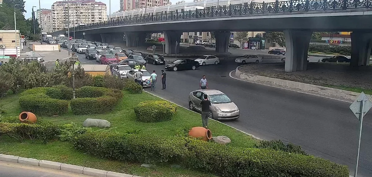 Bakıda qəza olub, yolda sıxlıq yaranıb