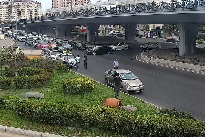 Bakıda qəza olub, yolda sıxlıq yaranıb