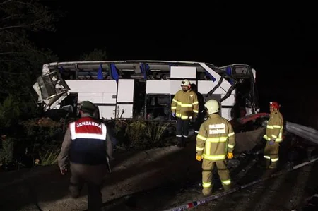 ​Türkiyədə avtobus aşıb, 8 nəfər ölüb, 42 mühacir yaralanıb