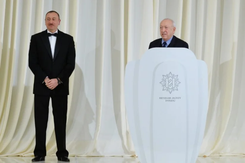 Xalq rəssamı Tahir Salahova Heydər Əliyev Mükafatı verildi