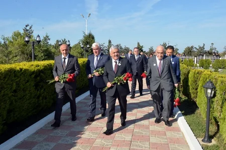 SOCAR prezidenti Neft Daşlarında neftçilərlə görüşüb