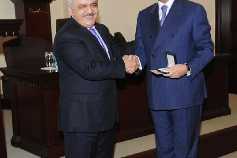 ​Bakı Ali Neft Məktəbinin rektoru Elmar Qasımova “Əməkdar müəllim” medalı və vəsiqəsi təqdim olunub