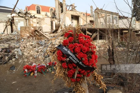 Foreign journalists visit sites of rocket attacks in Ganja