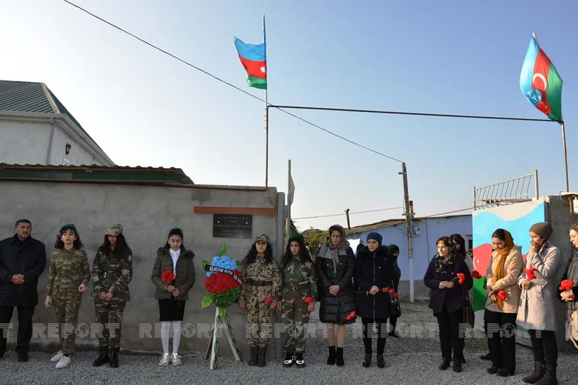 Biləsuvarda şəhidlərin xatirə lövhələrinin açılışı olub