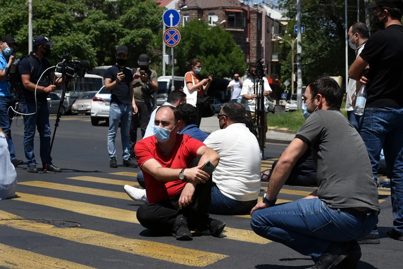 Yerevanda etiraz aksiyası: Baş nazir xalqa qarşıdır