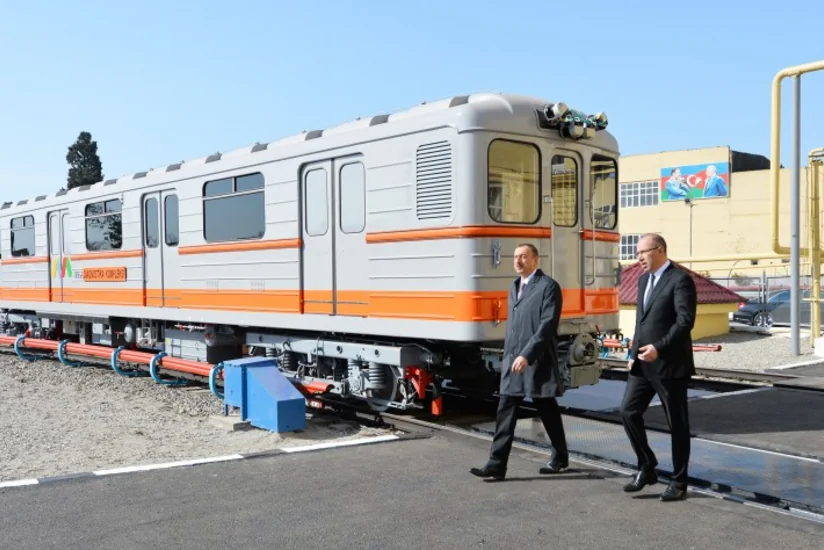 Prezident İlham Əliyev paytaxta gətirilən yeni metro qatarlarında yaradılan şəraitlə tanış olub