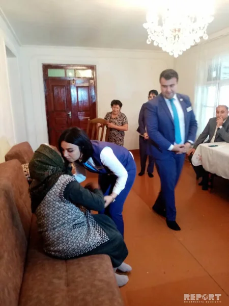 Azərbaycanda 99 yaşlı qadına ilk dəfə şəxsiyyət vəsiqəsi verilib - FOTOLAR