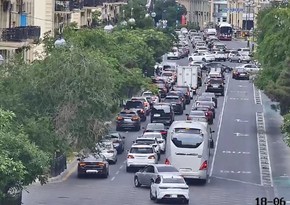 В Баку на ряде улиц и проспектов наблюдаются пробки