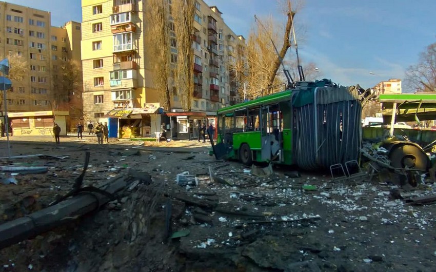 Rusiya Kiyevi raket atəşinə tutub, ölən və yaralananlar var
