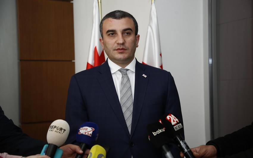 Qubernator: “Marneulidə kənd məktəbləri ilə bağlı vəziyyət mürəkkəbdir”
